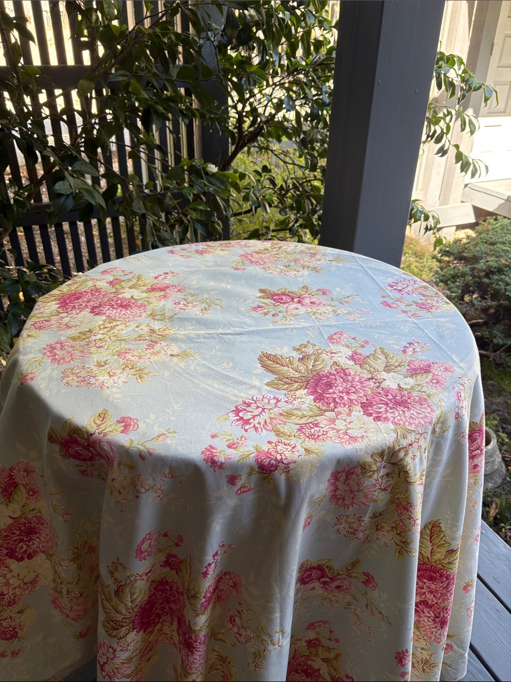 L'Ensoleillade  Country Pink and Cream Rose 🌹 Floral Round Tablecloth